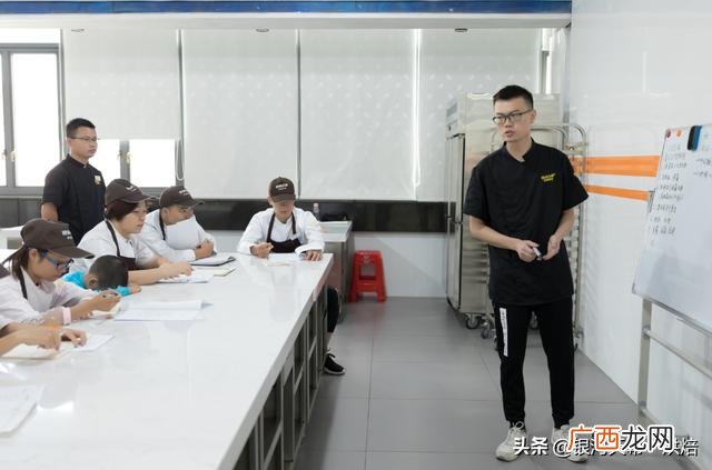 学烘焙多久能自己开店 学蛋糕师需要多久北京