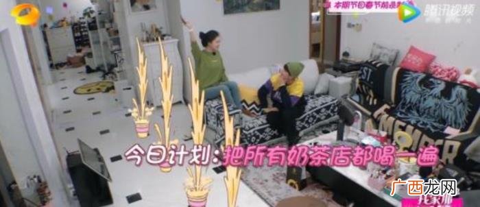 林允1天狂喝6斤奶茶 林允街头喝奶茶