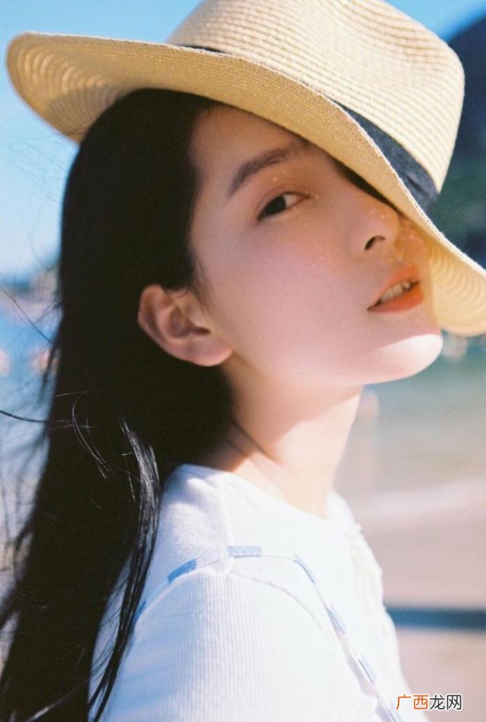 水瓶男喜欢的女生长相，水瓶座男生迷恋女生身材胜过脸蛋