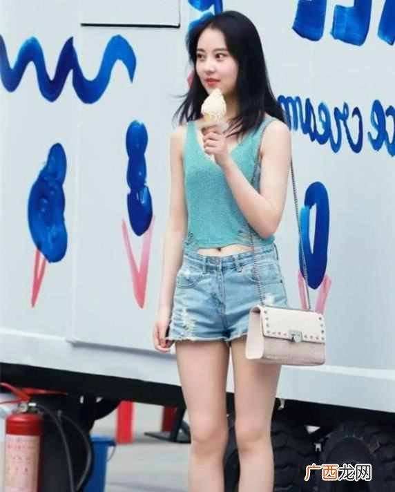 什么样的牛仔短裤好看（最简单又普遍的牛仔短