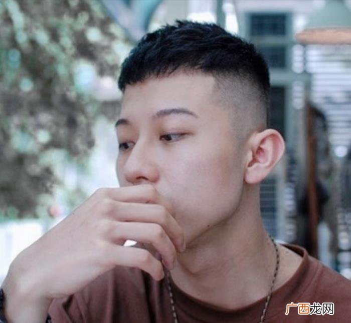短发碎盖男洗完后什么样子，男生剪小碎盖短发很帅气
