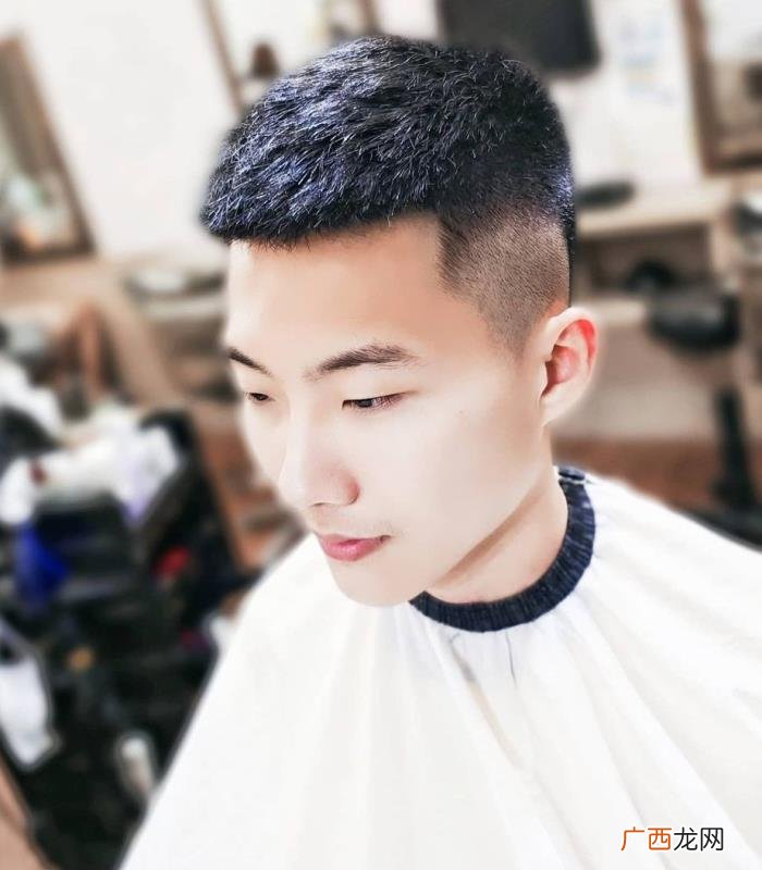 短发碎盖男洗完后什么样子，男生剪小碎盖短发很帅气