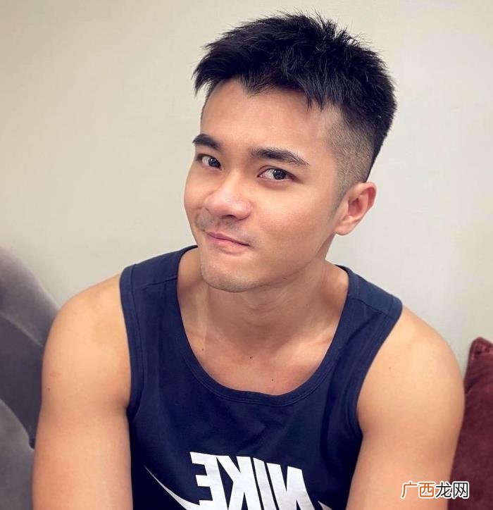 短发碎盖男洗完后什么样子，男生剪小碎盖短发很帅气