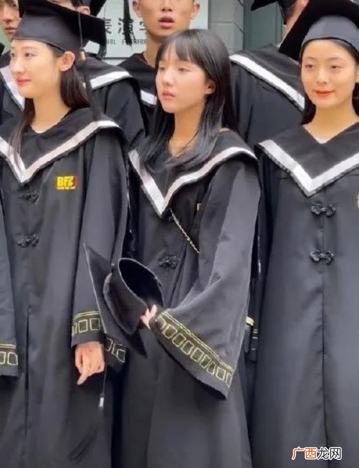 王俊凯是在哪所大学毕业的，王俊凯大学毕业照来了