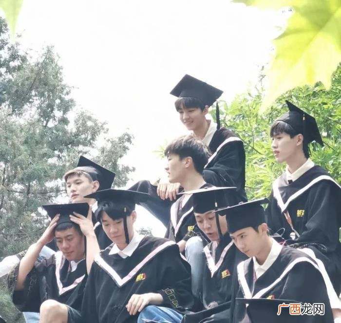 王俊凯是在哪所大学毕业的，王俊凯大学毕业照来了