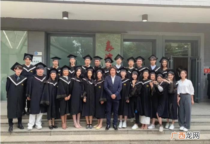 王俊凯是在哪所大学毕业的，王俊凯大学毕业照来了