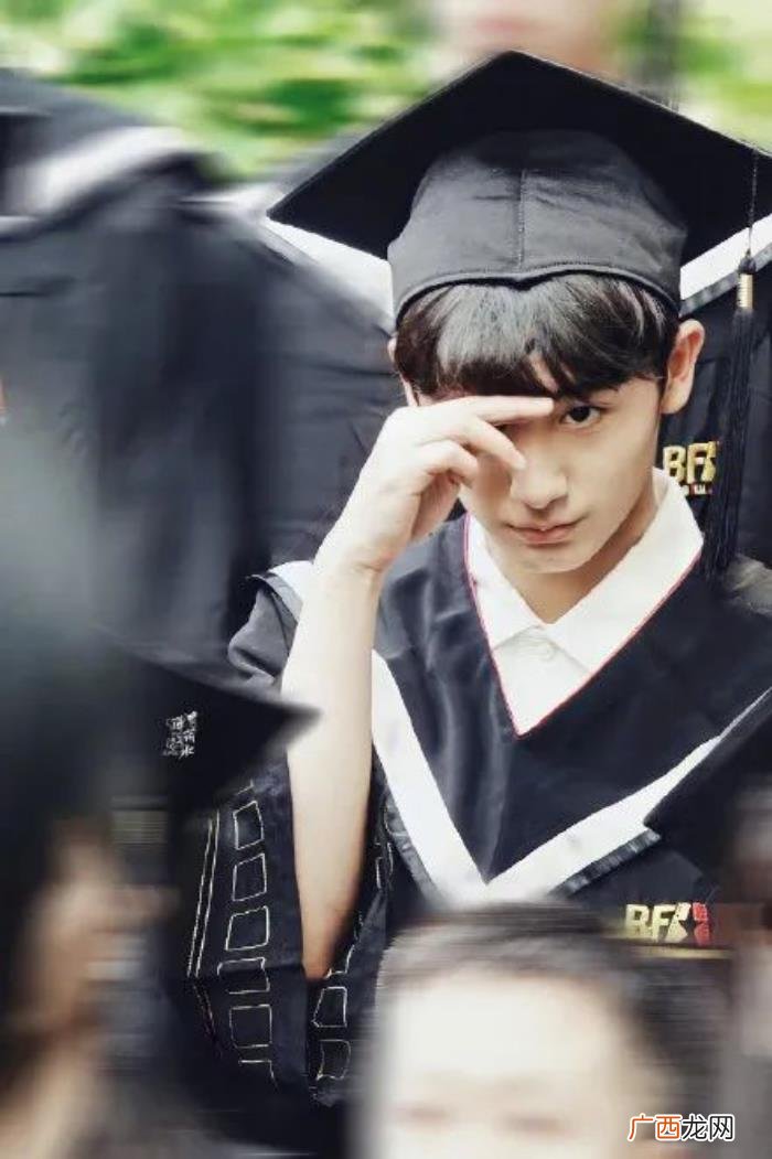 王俊凯是在哪所大学毕业的，王俊凯大学毕业照来了