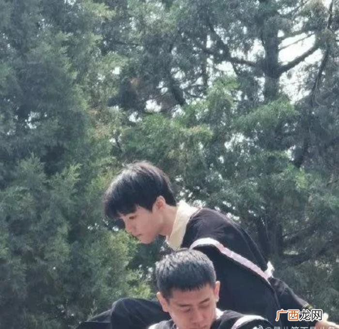 王俊凯是在哪所大学毕业的，王俊凯大学毕业照来了