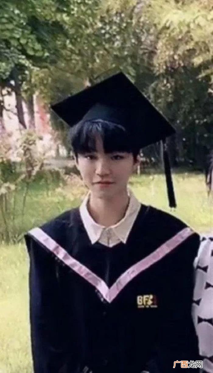 王俊凯是在哪所大学毕业的，王俊凯大学毕业照来了
