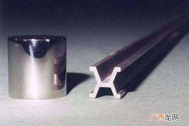 光速是飞机速度的多少倍 光速是多少米每秒