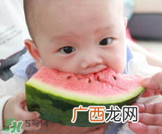 宝宝发烧时能吃西瓜吗？宝宝咳嗽能不能吃西瓜？