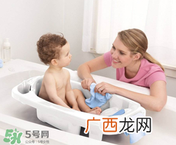婴儿浴盆是带浴网还还是带浴板好？婴儿浴盆什么款式好？