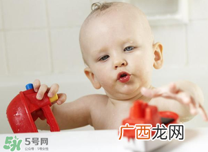 婴儿浴盆是带浴网还还是带浴板好？婴儿浴盆什么款式好？