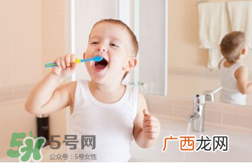 宝宝牙膏含氟好不好?宝宝能用含氟的牙膏吗?
