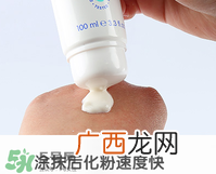 液体爽身粉怎么用？液体爽身粉与普通爽身粉用法一样吗？