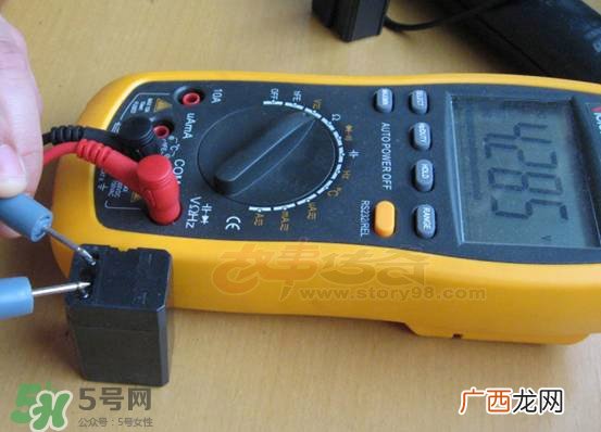 电蚊拍充不进电怎么回事？电蚊拍充不了电怎么办？