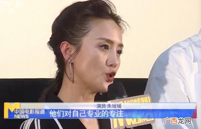 易烊千玺近期，易烊千玺被曝腿部受伤