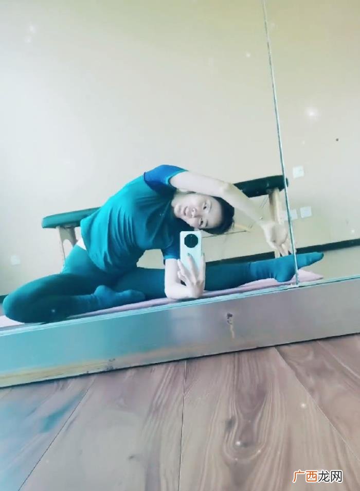 节目主持人李思思，央视主持人李思思晒健身美照