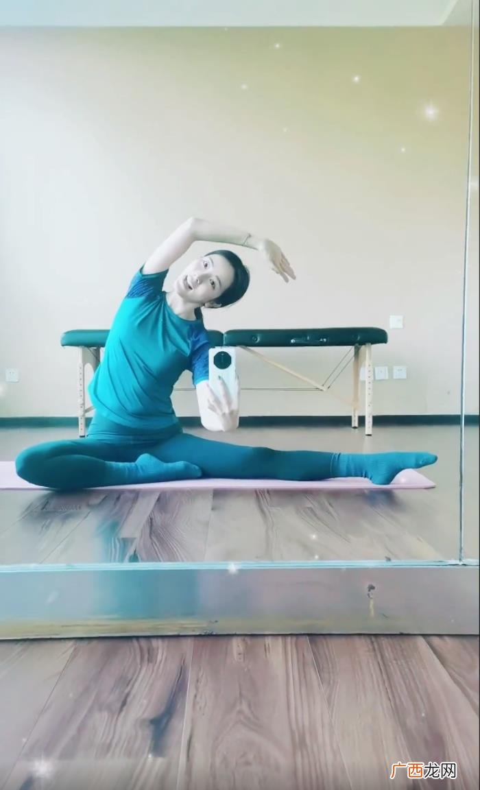 节目主持人李思思，央视主持人李思思晒健身美照