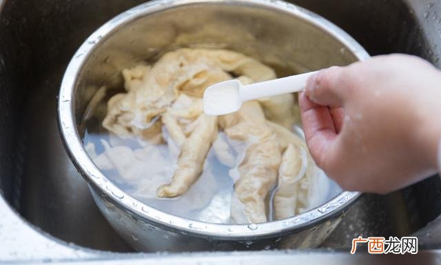 香辣肥肠火锅的做法步骤,重庆晓彭肥肠鸡加盟