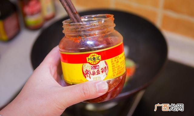 香辣肥肠火锅的做法步骤,重庆晓彭肥肠鸡加盟