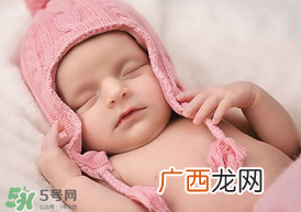 宝宝睡觉打鼾怎么回事？宝宝睡觉打鼾正常吗？