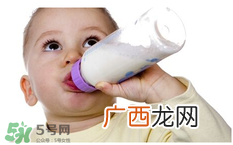 母乳宝宝要比喂奶粉的宝宝体质好吗母乳比奶粉营养吗？
