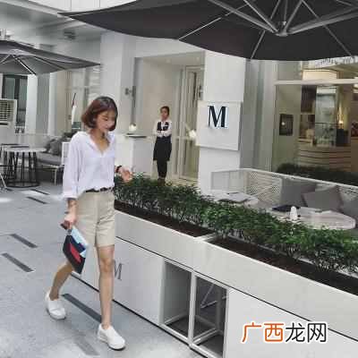 卡其色短裤配什么t恤(女生卡其色超短裤怎么穿