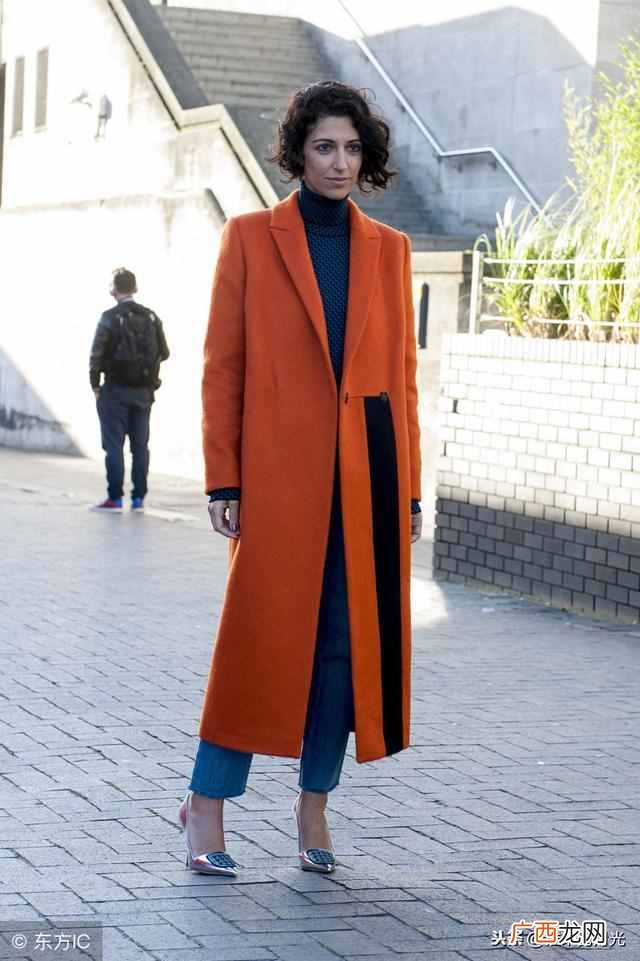 橘色外套里面配什么衣服(橘色怎么搭配好看又