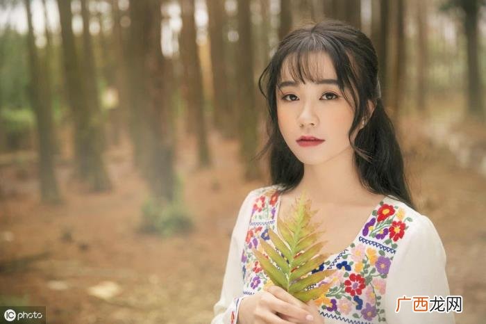 双子女一般人驯服不了，想要驯服这4个星座女