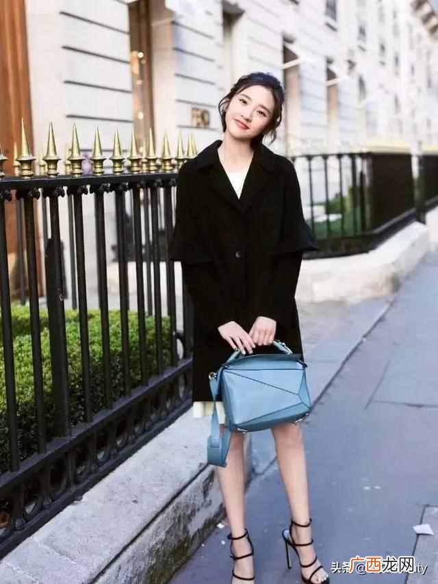 夏季买什么颜色的包（夏季背什么颜色的包包好