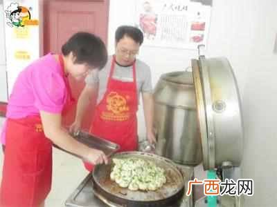 女的做小吃卖做什么好（女性可以开什么小吃店