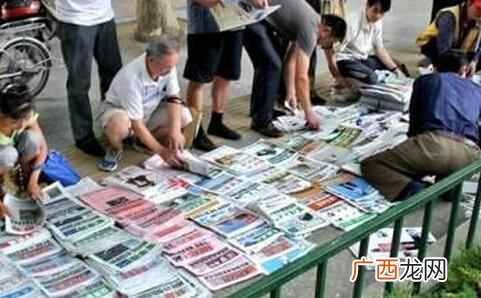 男生摆地摊做什么好（现在摆摊卖什么产品比较