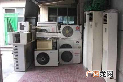 男生摆地摊做什么好（现在摆摊卖什么产品比较