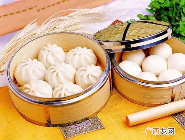 男生摆地摊做什么好（现在摆摊卖什么产品比较