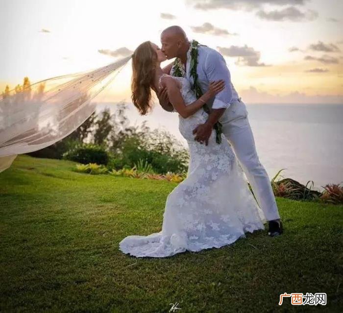 47岁巨石强森终于结婚了 巨石强森结婚