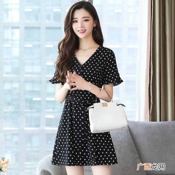 今年流行什么夏装女(今年流行什么款式的裙子