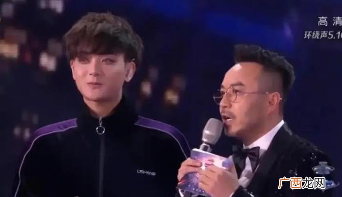 谢霆锋在跨年唱的歌，跨年晚会谢霆锋唱歌忘词