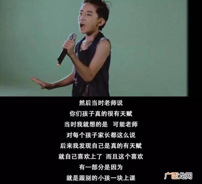 易烊千玺在哪出生，笑起来带伤的易烊千玺
