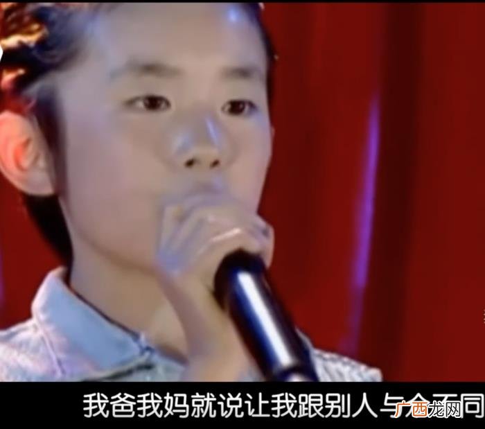 易烊千玺在哪出生，笑起来带伤的易烊千玺