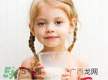 儿童能喝老年人奶粉吗？老年人奶粉小孩能不能喝？