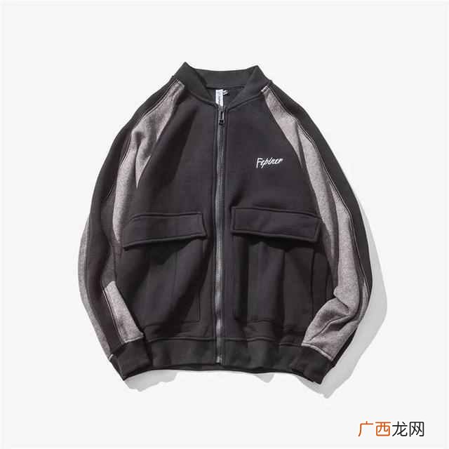 20多岁男生穿什么风格衣服（20-35岁男生穿衣搭配