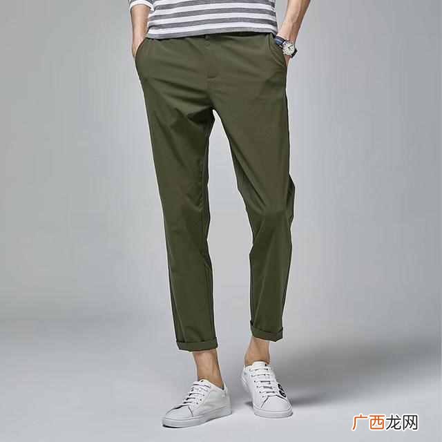 20多岁男生穿什么风格衣服（20-35岁男生穿衣搭配