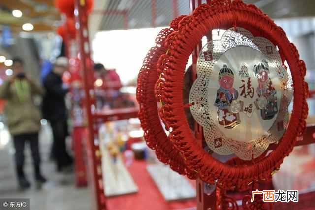 春节摆地摊卖什么好赚钱（春节期间摆摊卖什么