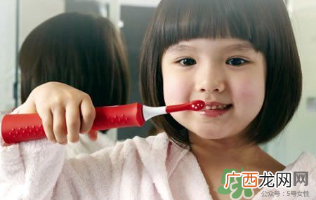 儿童电动牙刷的危害儿童电动牙刷有副作用吗？