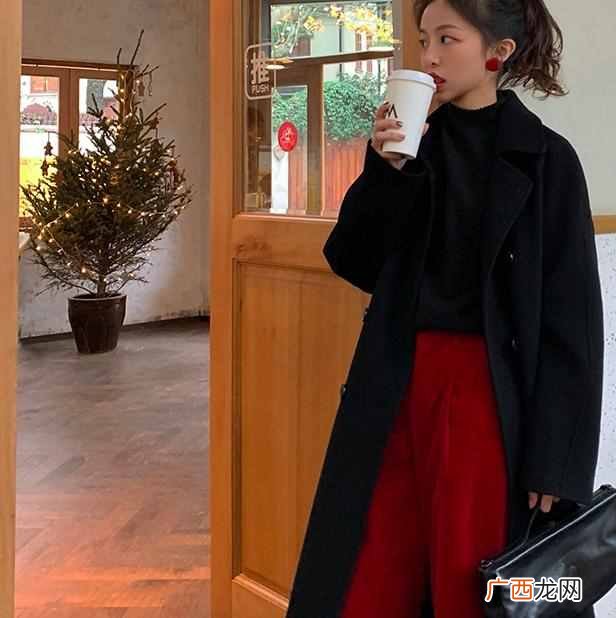 什么色和黑色搭配好看吗（黑色大衣可以配什么