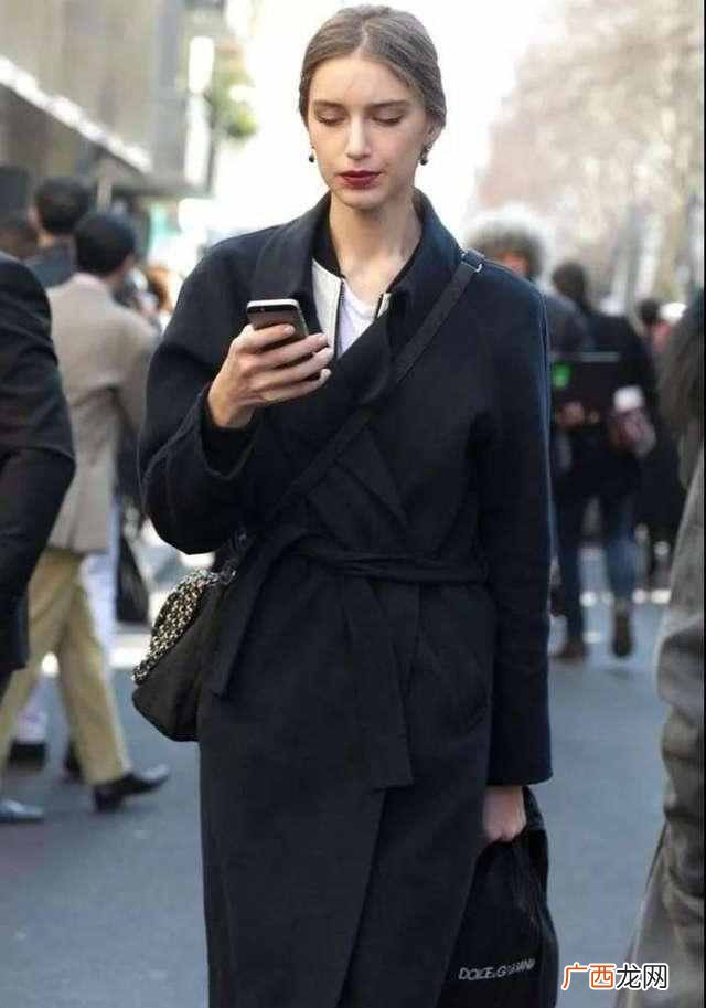 什么色和黑色搭配好看吗（黑色大衣可以配什么