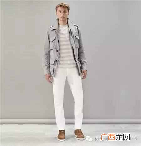 男生白色裤子配什么颜色好看（男士白色裤子配