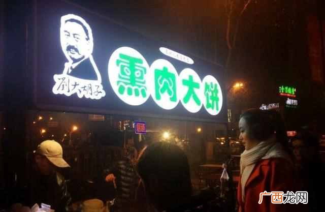 夏季夜市什么美食最火 夏天夜市卖点什么好