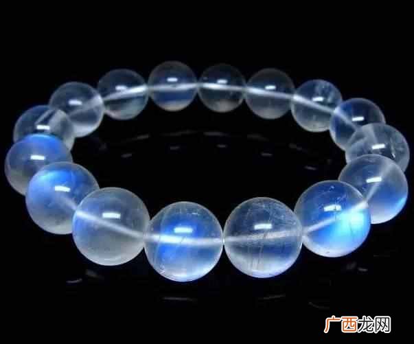 夏天女生戴什么好看（女生夏季带什么手链好看